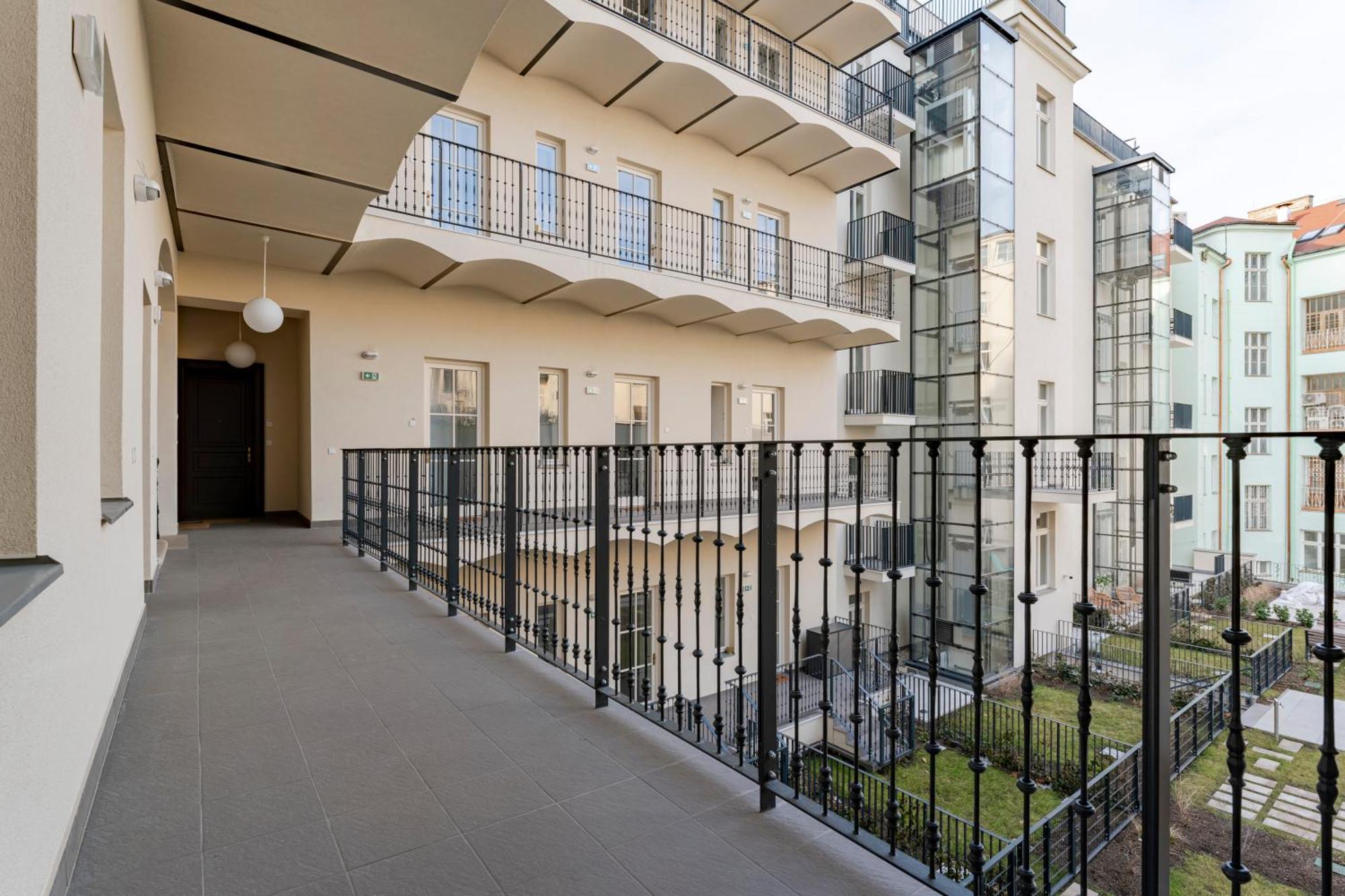 Oomph Apartment *
