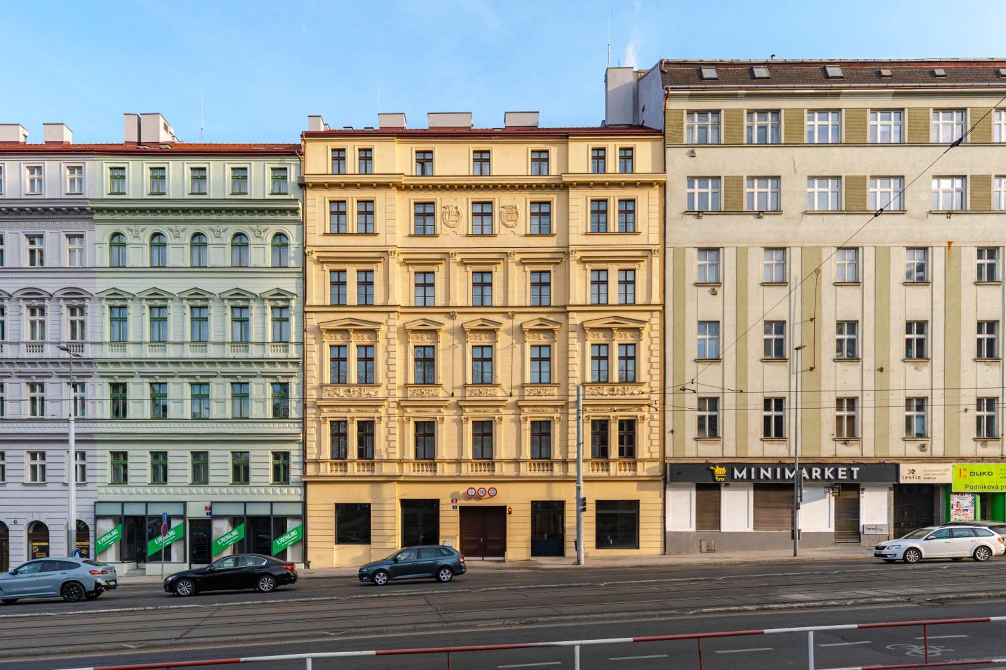 Oomph Apartment *